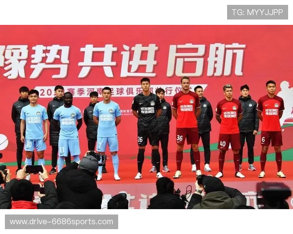 足球明星签名活动深度解析：球迷与偶像近距离互动的盛会